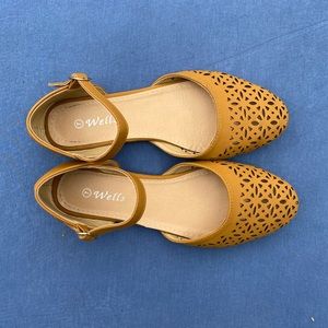 brown sandals size 7